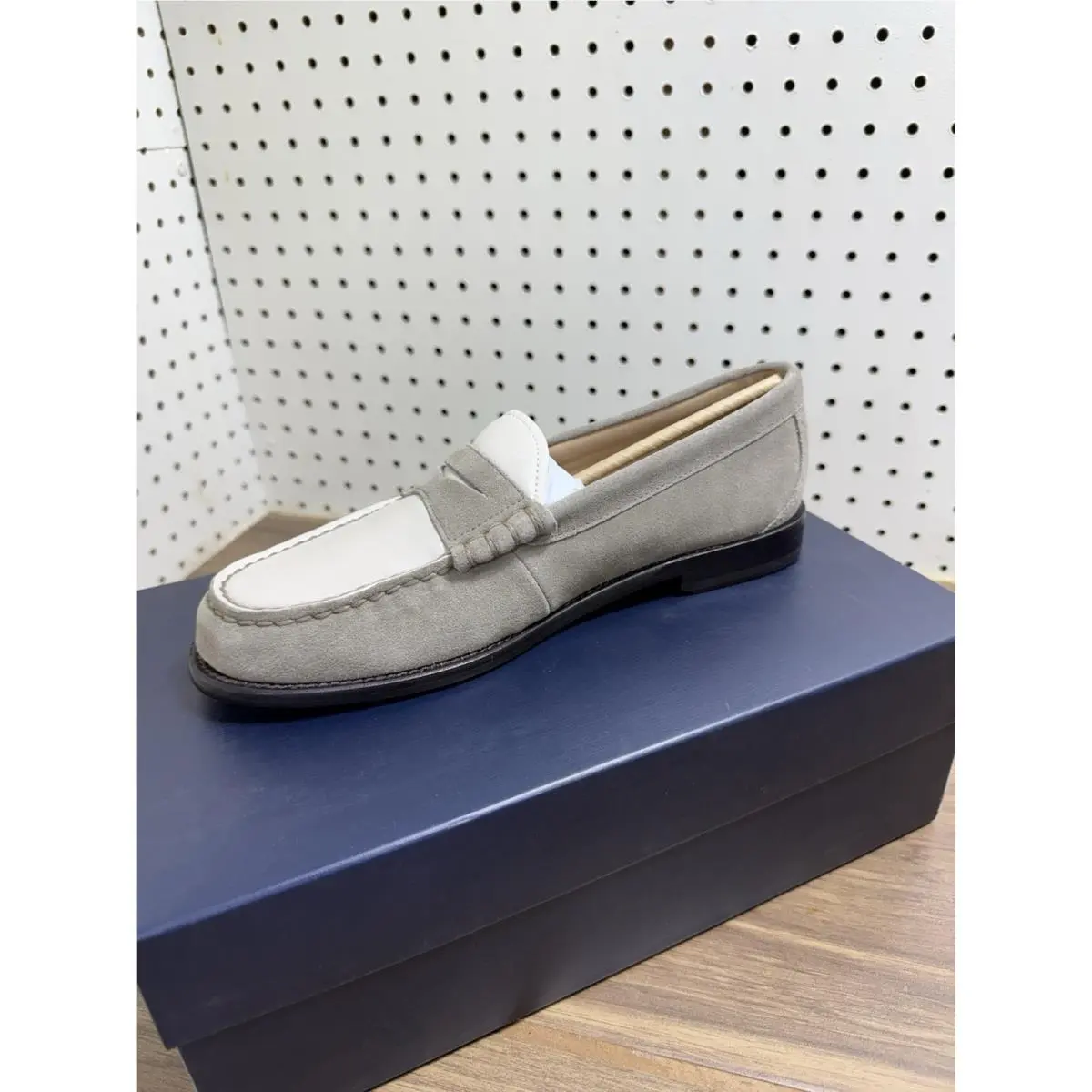 Brooks shoes - Penny - Penny - Taupe (UPC: 0056474198194) 1