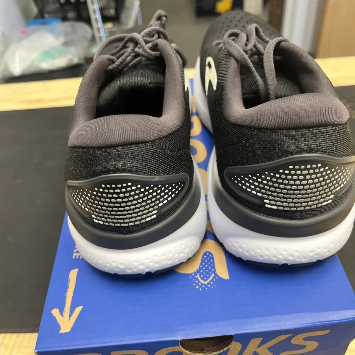 Brooks shoes - Brooks Ghost 16 - Ghost - Black 1
