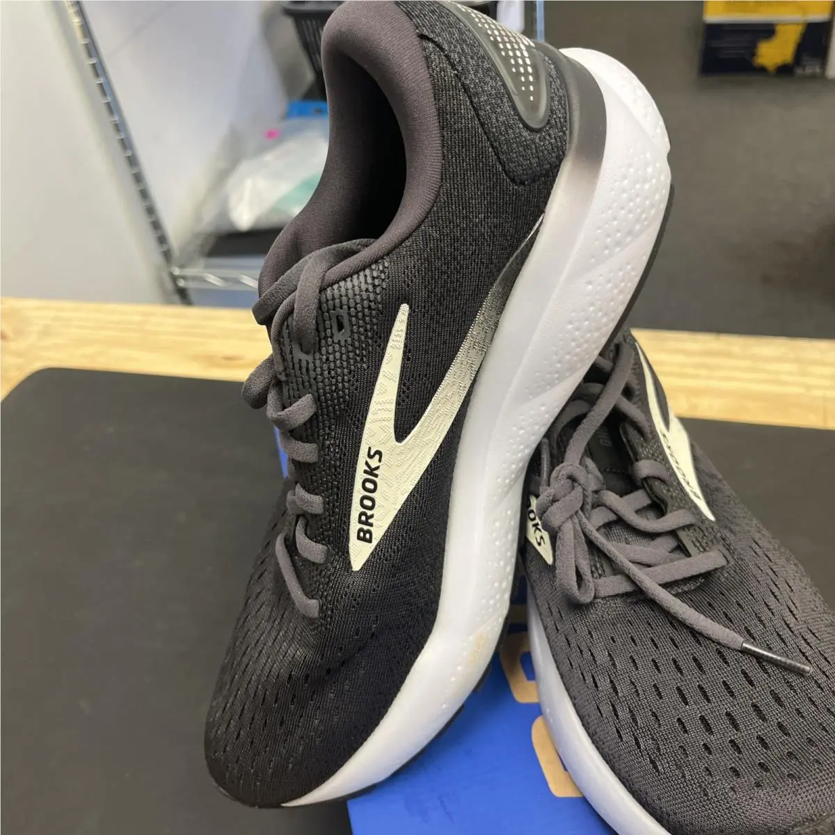 Brooks shoes - Brooks Ghost 16 - Ghost - Black 3