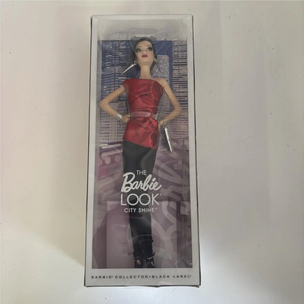 Box/doll Barbie The Look City Shine Red Top 2014