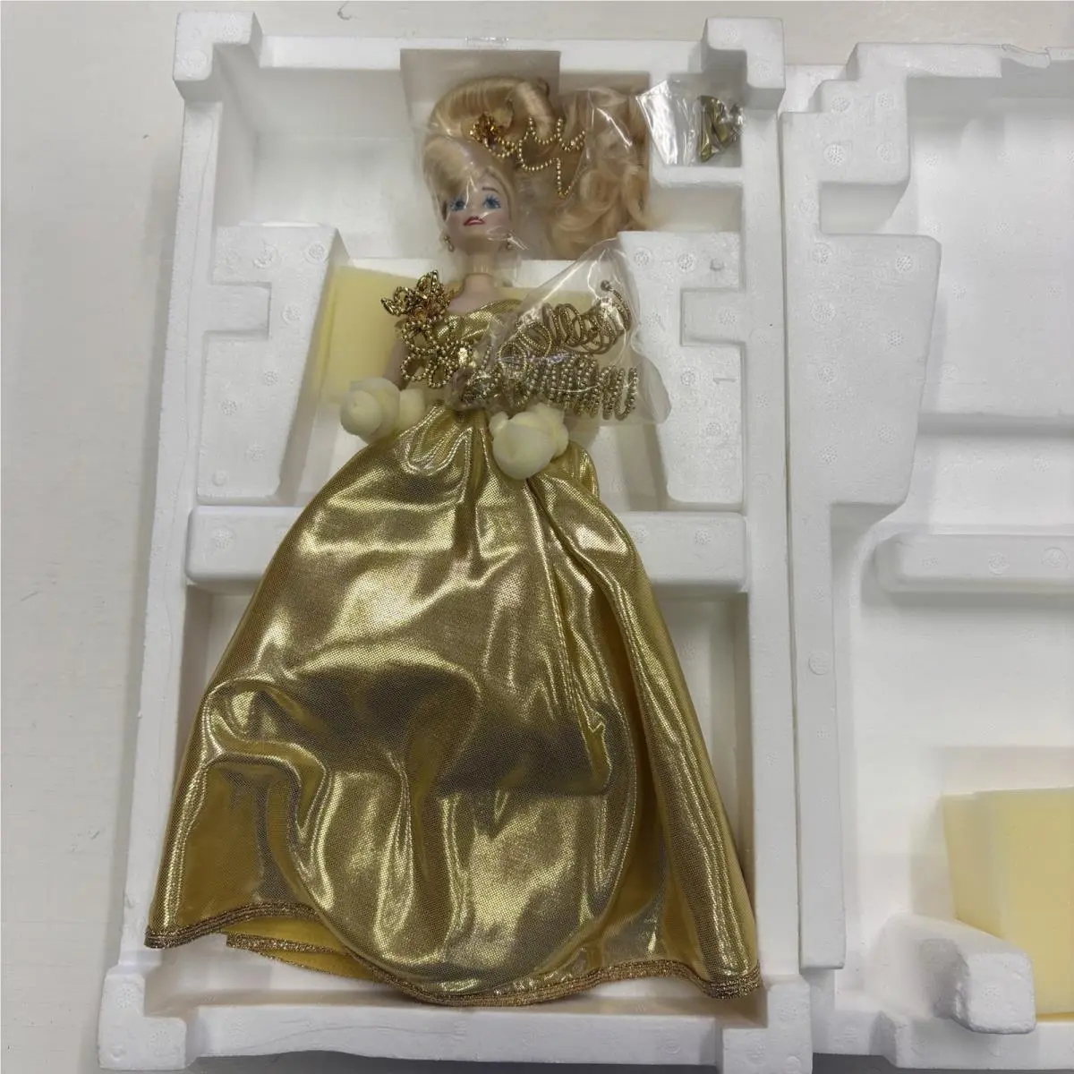 Vintage Gold Sensation Porcelain Barbie Limited Edition 10246 Nrfb