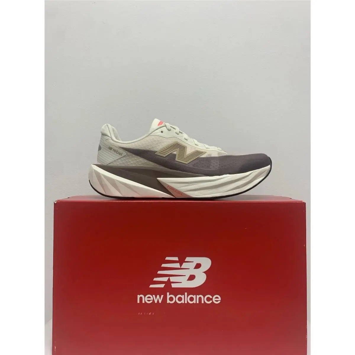 New Balance shoes - NEW BALANCE FUELCELL REBEL v5 - WFCXLJ5 - Beige 3