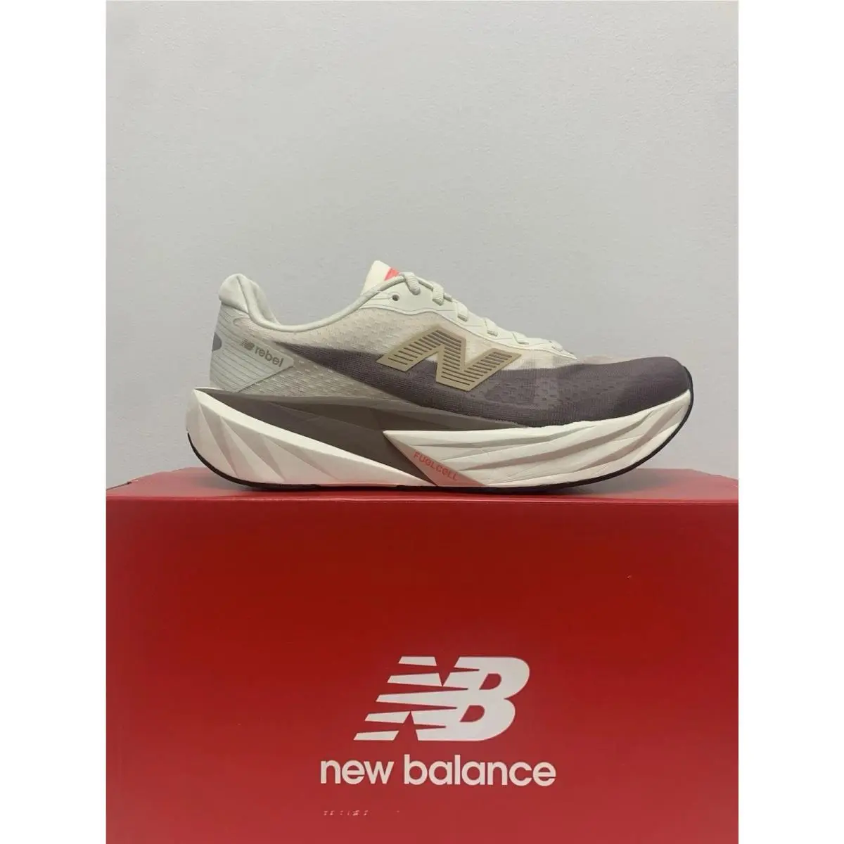New Balance shoes - NEW BALANCE FUELCELL REBEL v5 - WFCXLJ5 - Beige 4