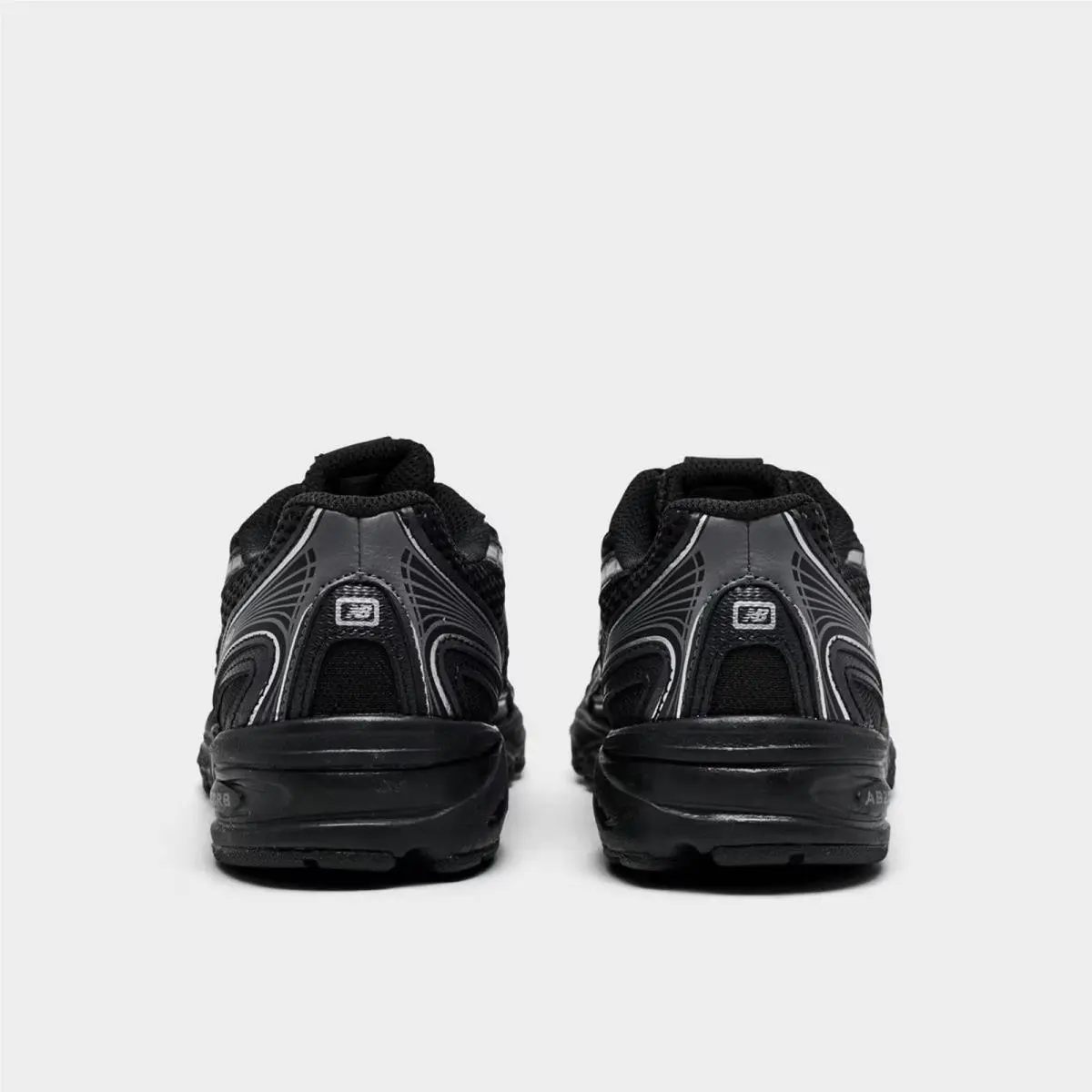 New Balance shoes - PZ740BM 001 - Black/Silver Metallic 6
