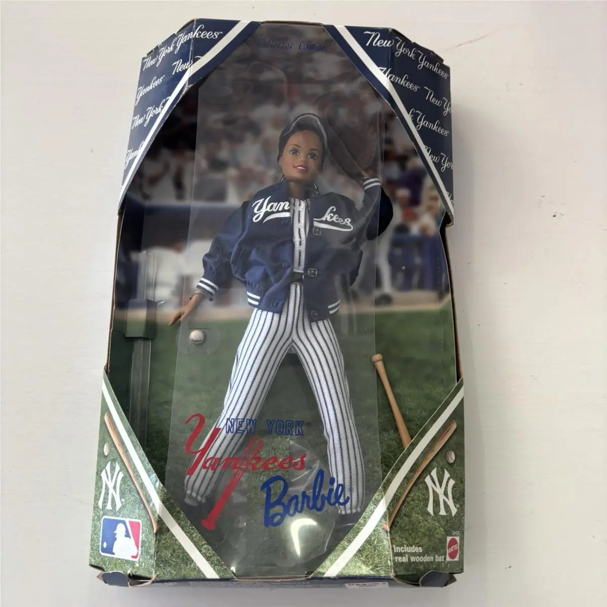 York Yankees African American Barbie Nrfb 1999 Mattel Dmg Pkg