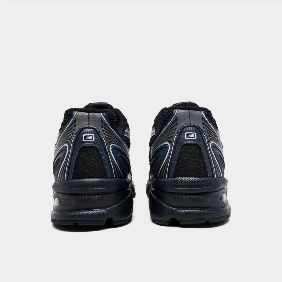 New Balance shoes - U740BM2 001 - Black/Silver Metallic 6