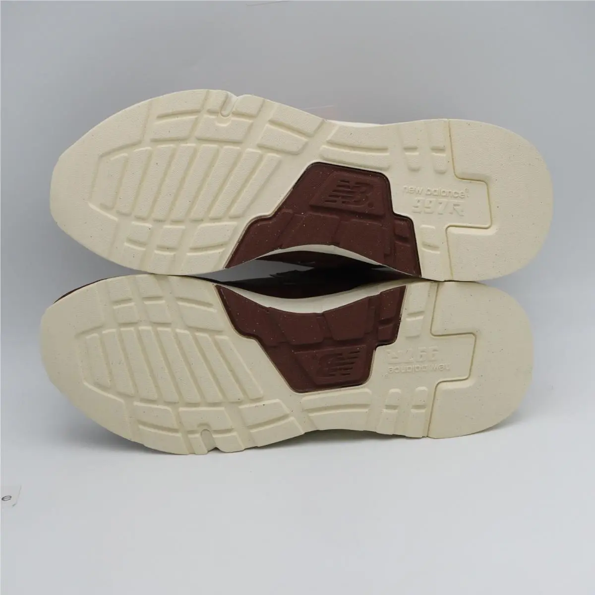 New Balance shoes - New Balance 997R - U997ROA - Brown, Manufacturer: Brown/Beige (UPC: 197966376918) 5