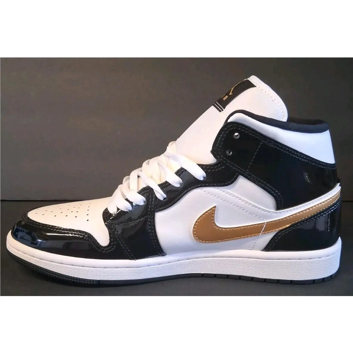 Nike shoes - Air Jordan 1 SE - Air - 852542-007 - Black/Metallic Gold/White 2
