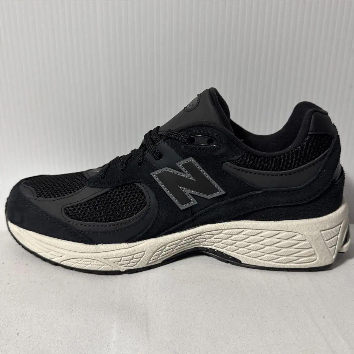 New Balance shoes - New Balance 2002R - Black 1