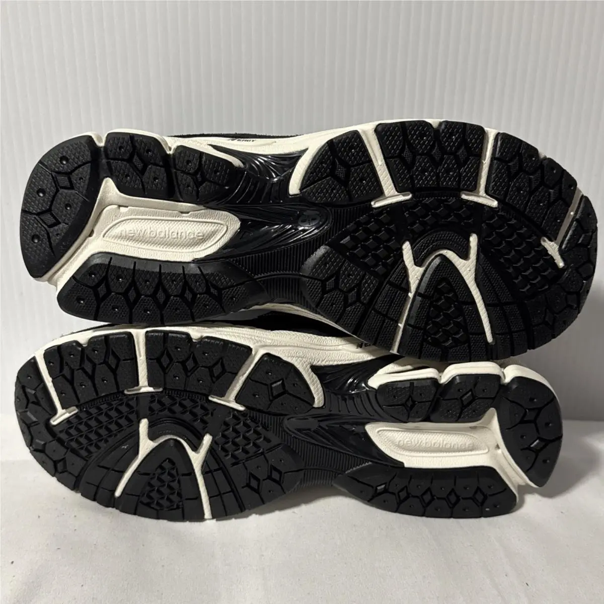 New Balance shoes - New Balance 2002R - Black 5