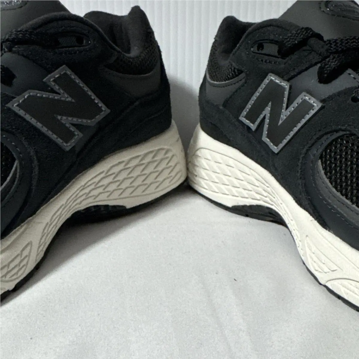 New Balance shoes - New Balance 2002R - Black 3