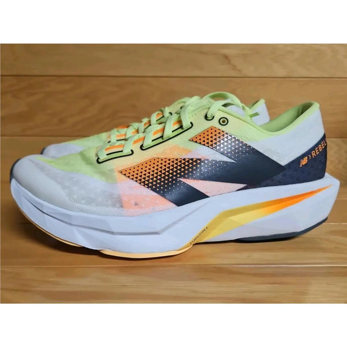 New Balance shoes - New Balance FuelCell Rebel - FuelCell Rebel - MFCXLL4 - White, Manufacturer: White/Bleached Lime Glow/Hot Mango 4