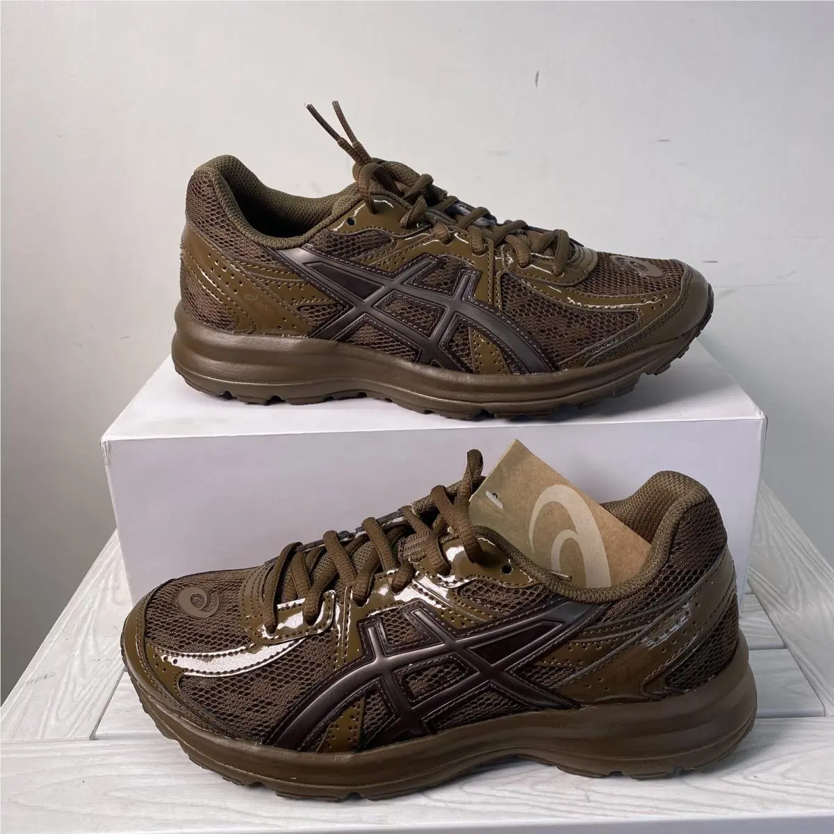 Asics Unisex Size M5 W6.5 Jog 100S Athletic Running Sneakers Brown Lace Up