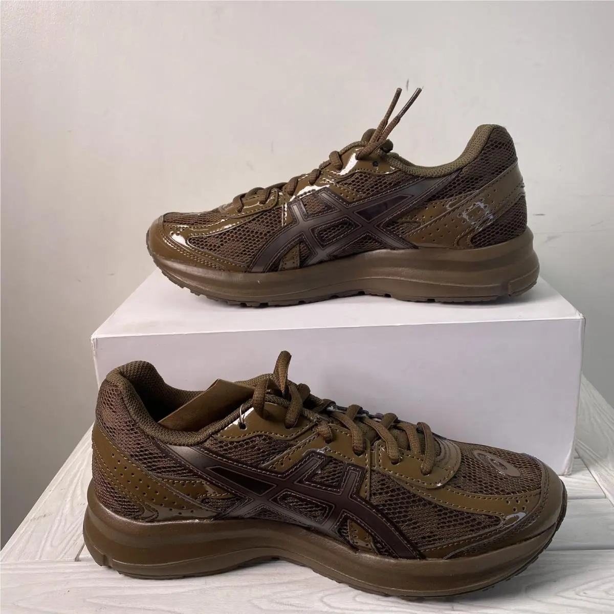Asics shoes - Brown (UPC: 199023188076) 0