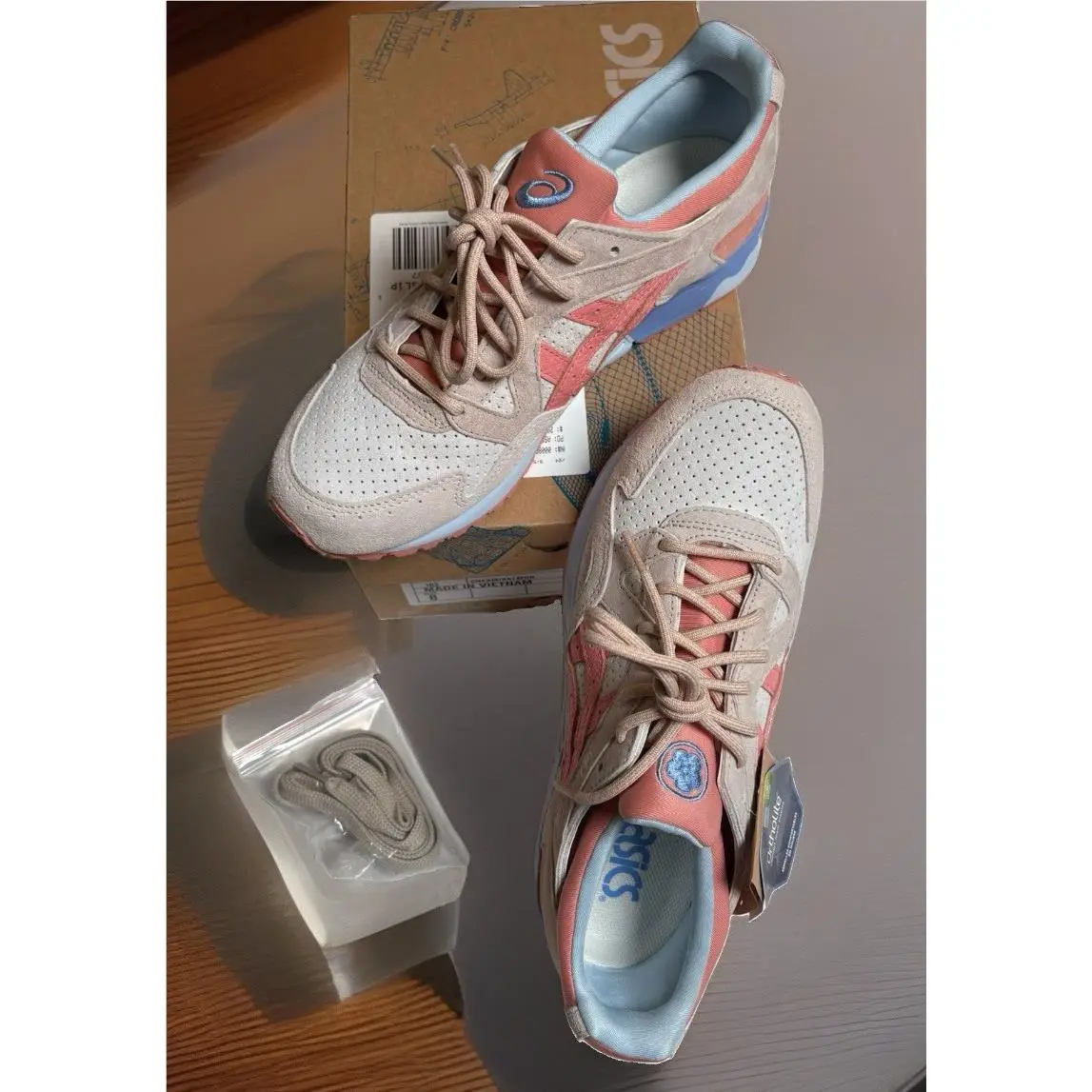 Asics Gel-lyte V Spring in Japan Mens 8 Womens 9.5 Cream/salmon 1201A822-103