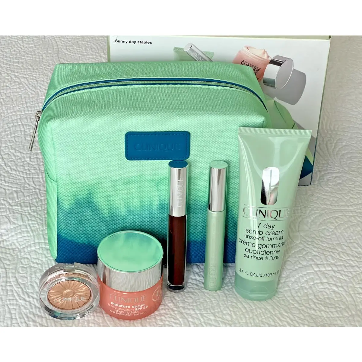 Clinique Sunny Day Skincare and Makeup Staples Fresh Glowing Summer 5pcs