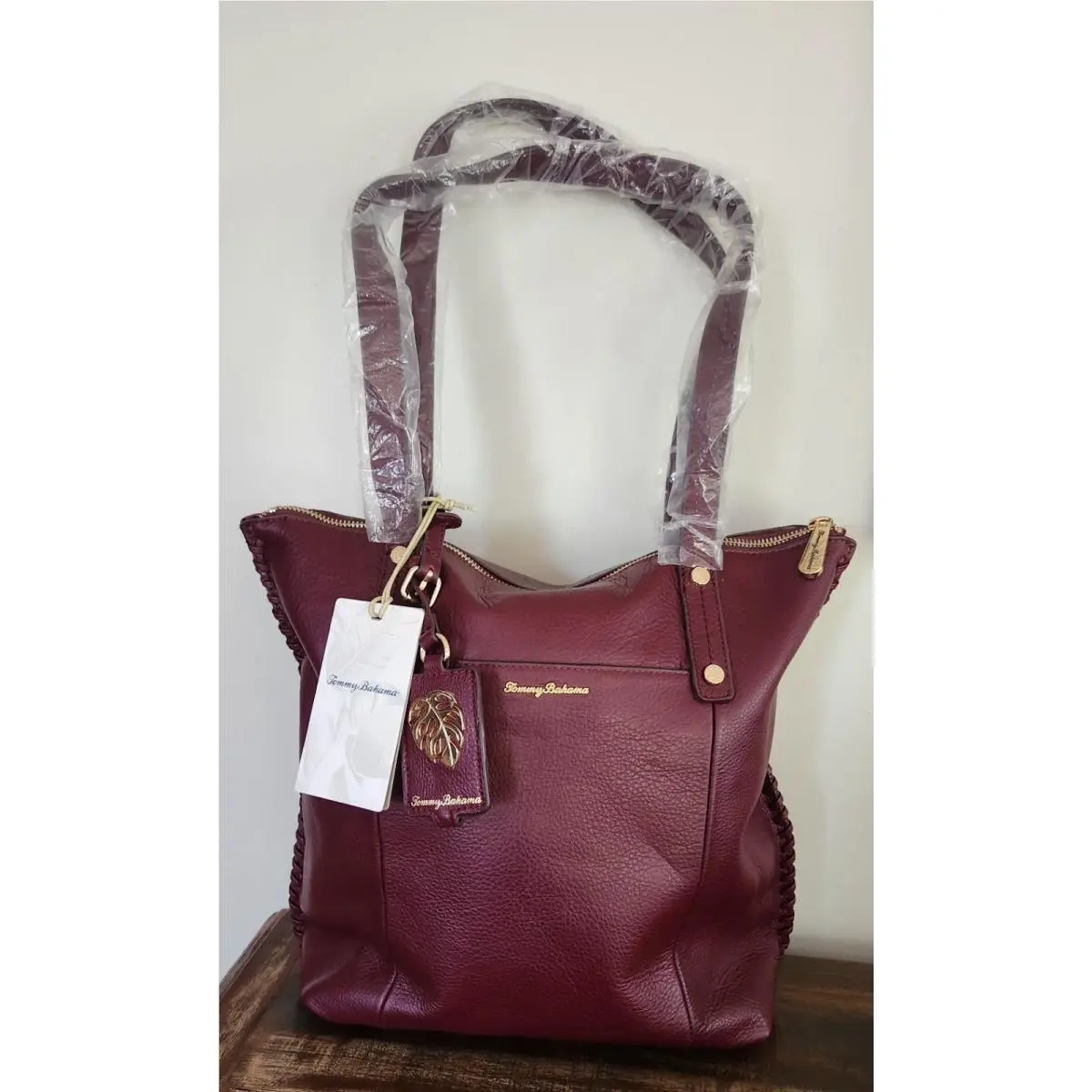 Tommy Bahamas Leather Exumas Top Zip Tote Purse Bag Red Burgundy Nice