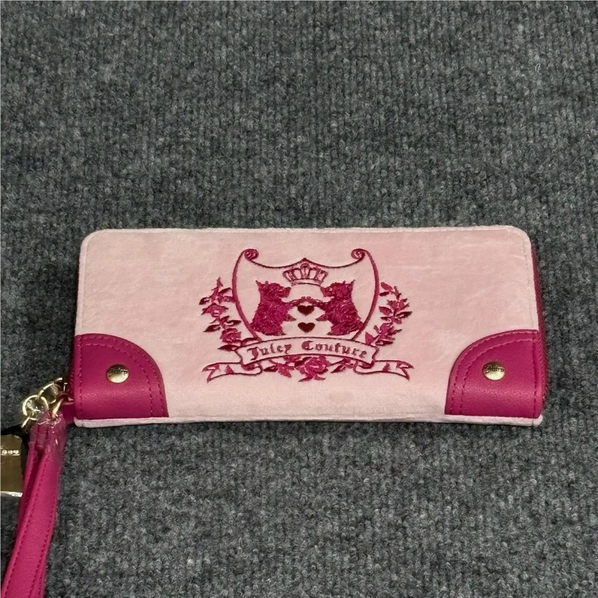 Wallet Wristlet Womens One Size Pink Velvet Zip Around Love Logo by Juicy Couture