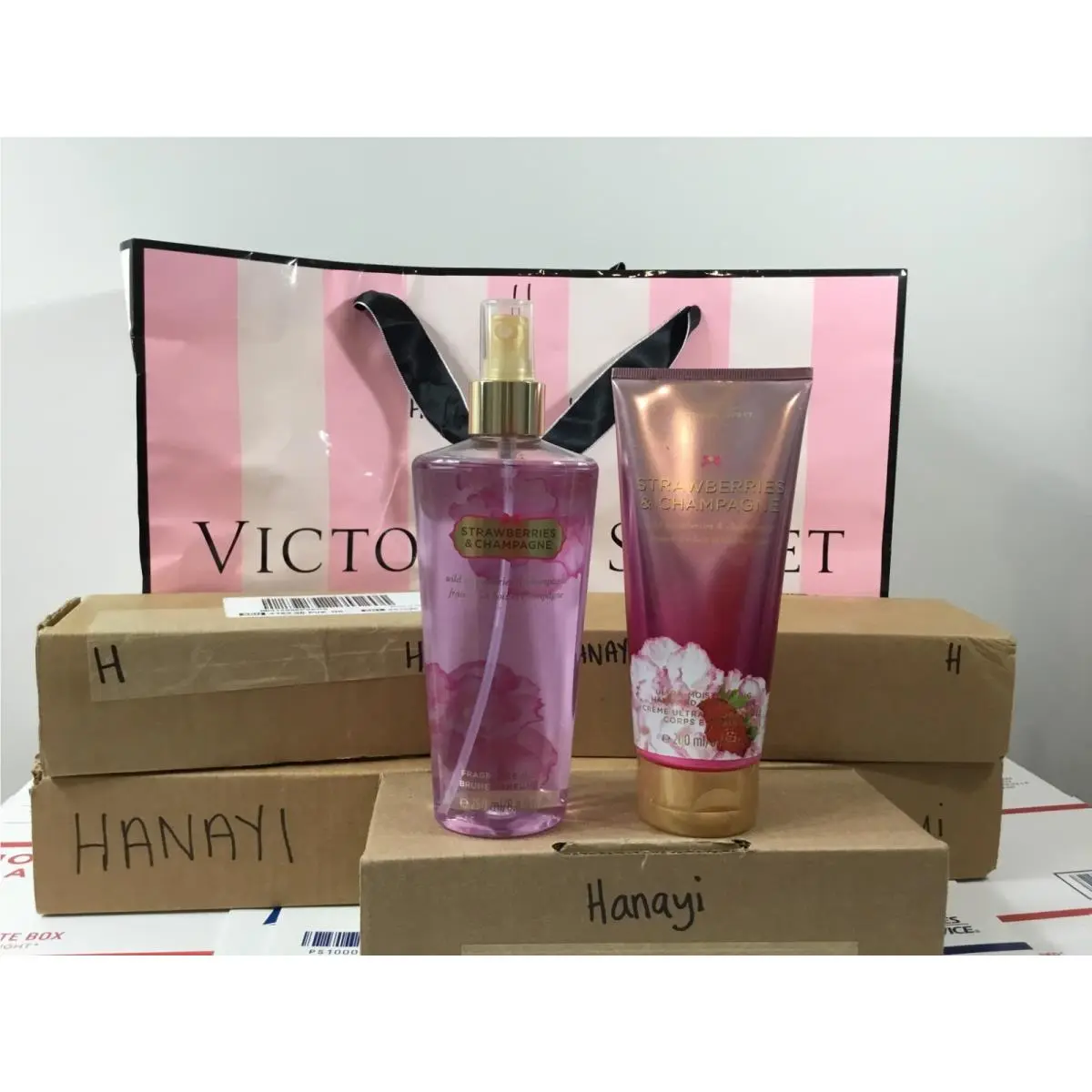 Victoria`s Secret Strawberries Champagne Fragrance Mist Hand Lotion Set