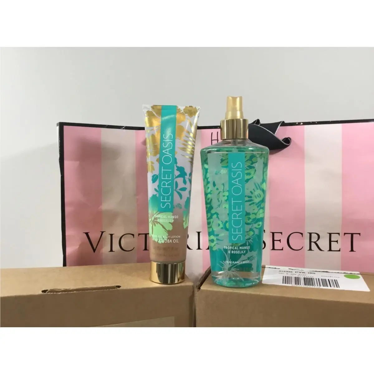 Victoria`s Secret Secret Oasis Tropical Mango Roselily Fragrance Mist Lotion