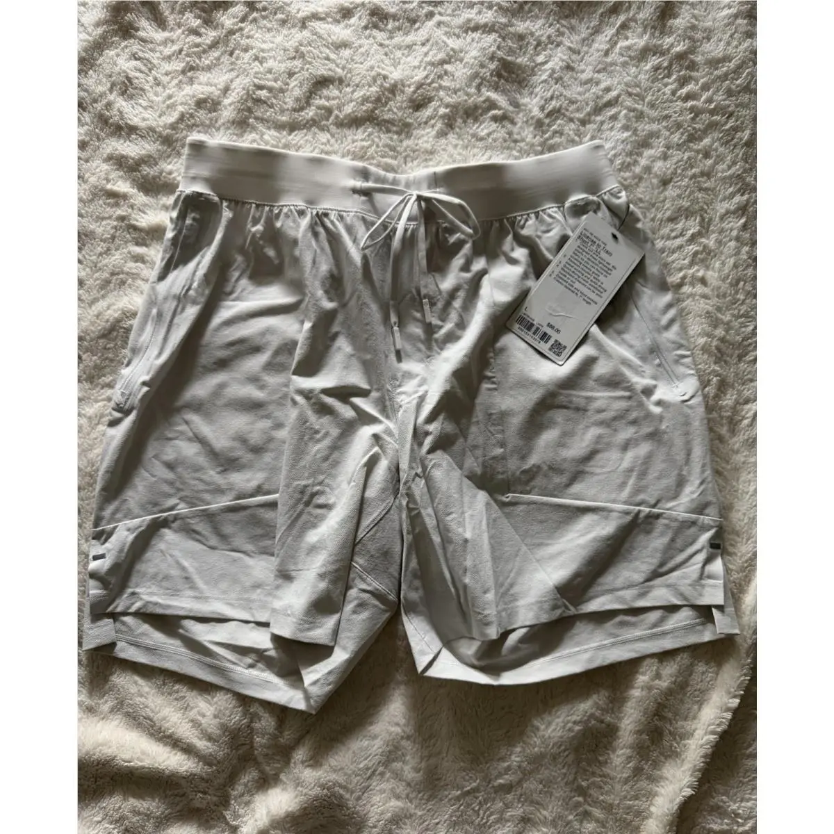 Lululemon Men`s License to Train 7`` Linerless Short Size Large Light Vapor Gray