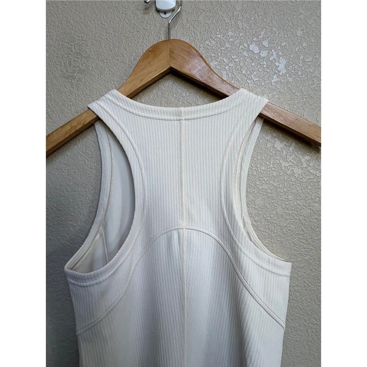Lululemon clothing - Ivory 4