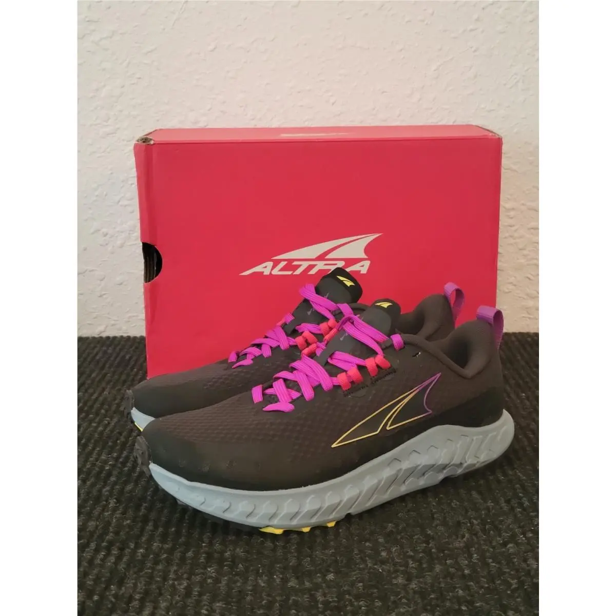Altra Outroad Women`s Running Walking Sneaker Shoes Size 6.5