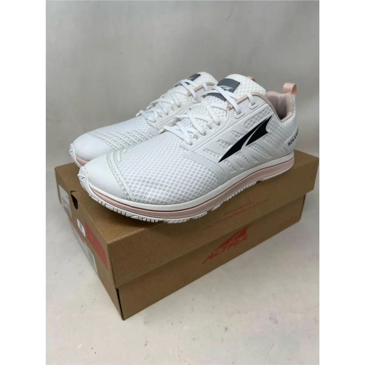 Altra Women`s Solstice XT 2 Cross Training Shoes - White Size 7.5
