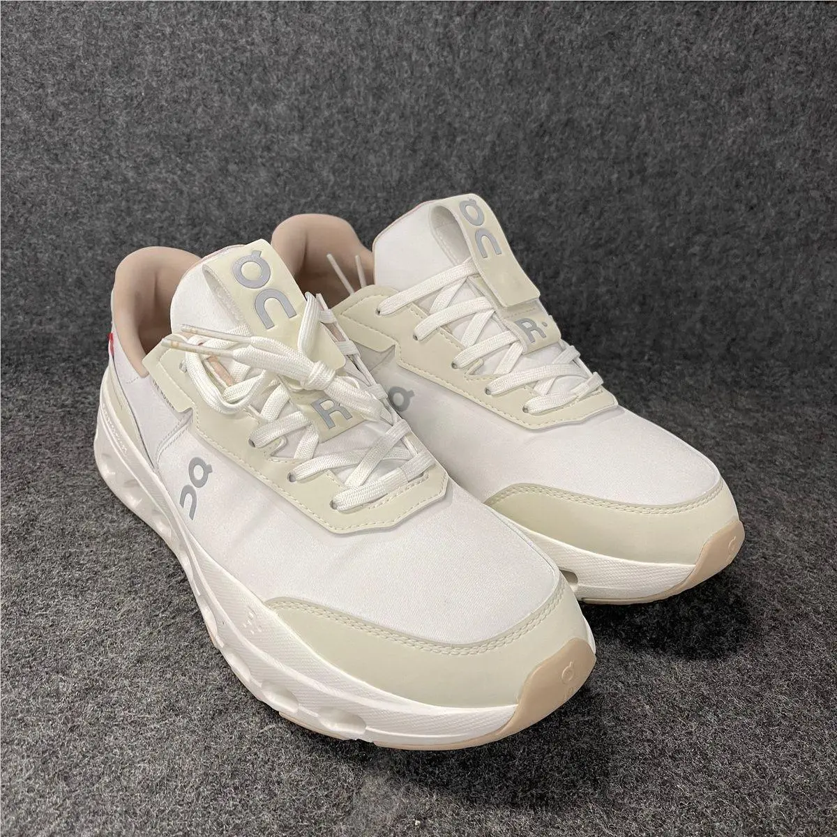 ON Running The Roger Wildcard Running Shoes Men`s Size 10 Ivory/sand