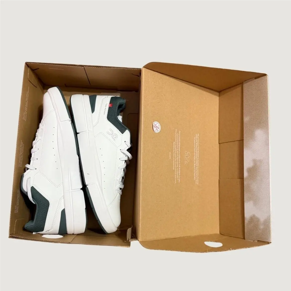 On-Running shoes - The Roger Youth - The Roger Youth - White 4