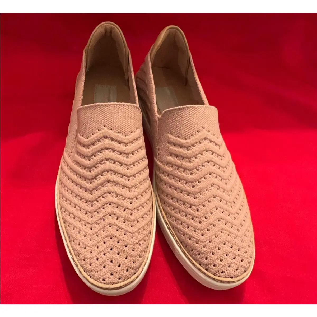 Ugg Sammy Chevron Ladies Slip-on Sneaker Shoes Size 9 Salmon Color