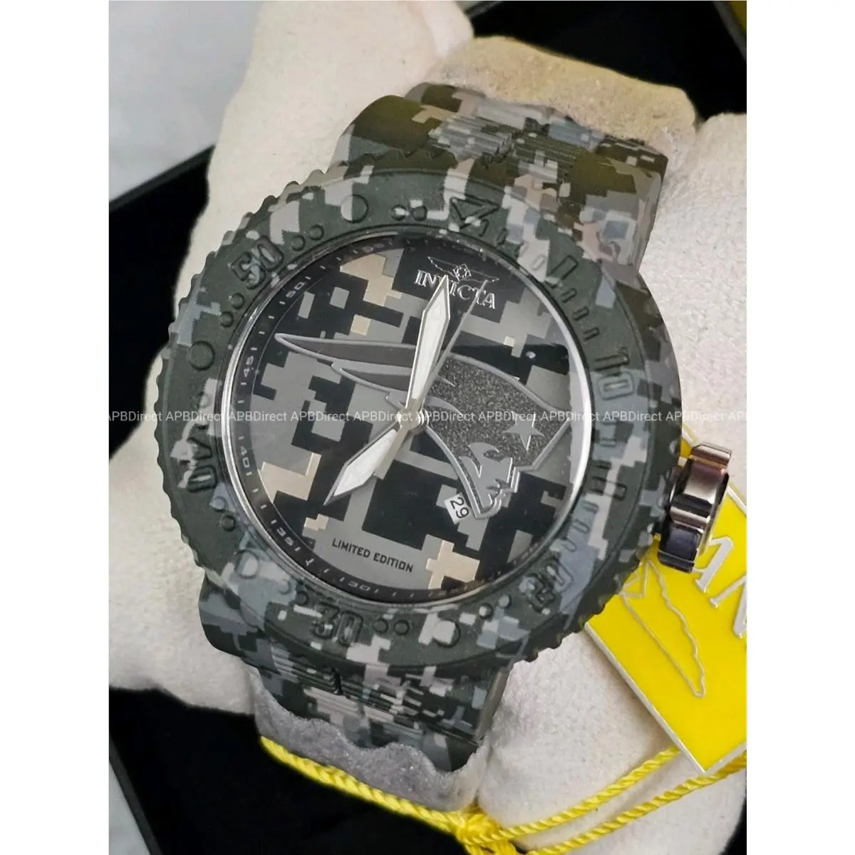 Invicta - Nfl - Patriots - Hydroplated Digi Camo Limited Ed Pro Diver Mens Watch