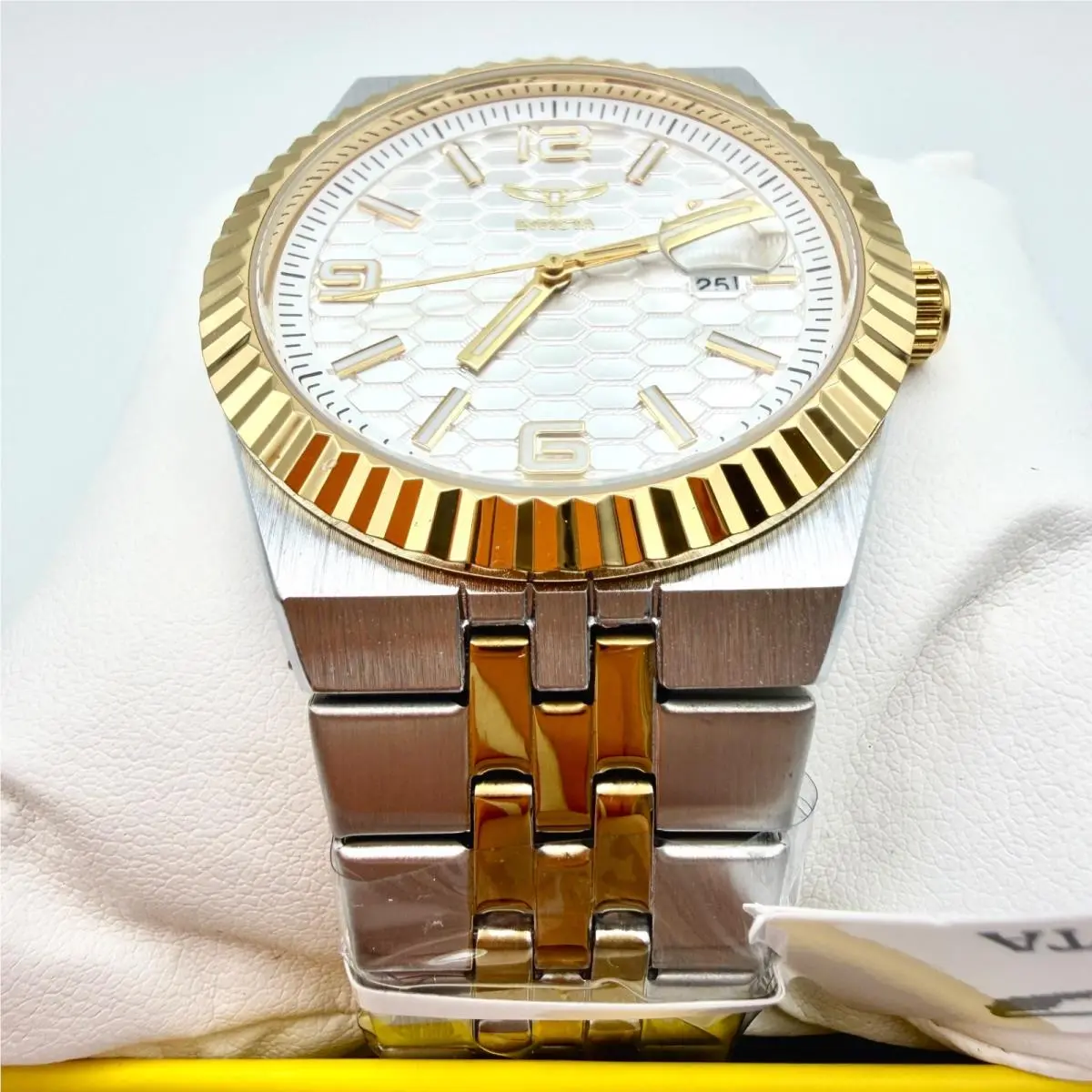 Men`s Invicta White Honeycomb Gold-fluted Jubilee-band Stainless Steel Watch