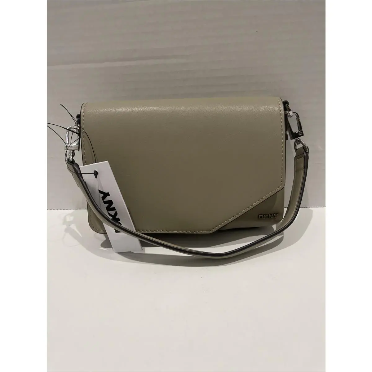 Dkny Mecca Demi Handbag R43HZF60 Color Taupe Msrp￼