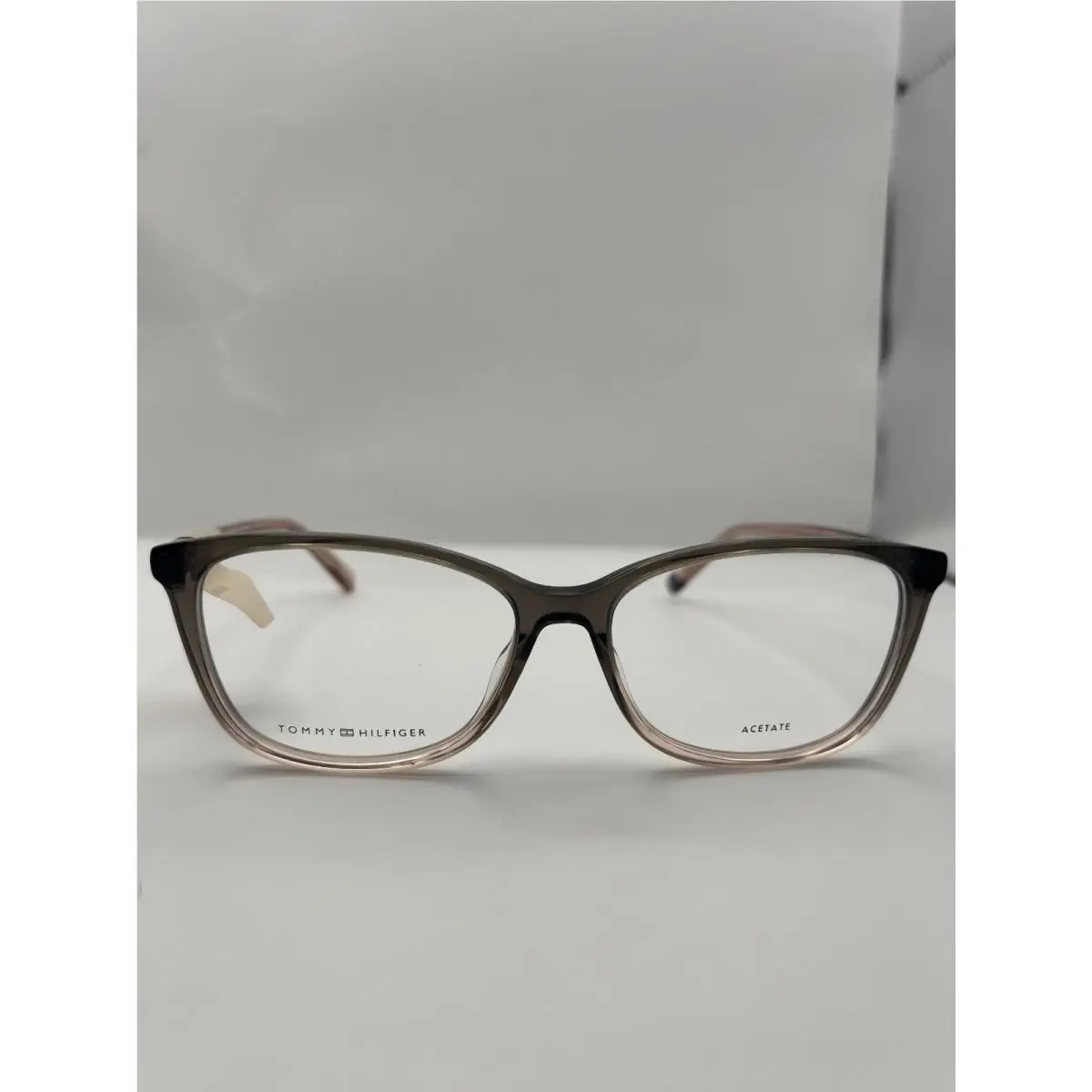 Tommy Hilfiger TH1965 2MO vs