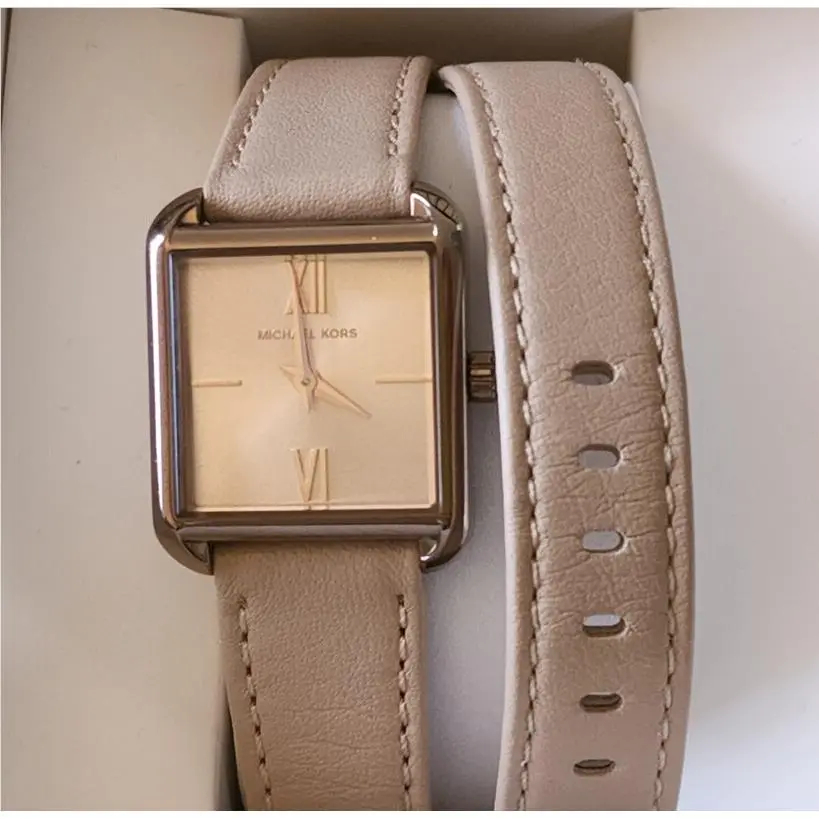 MK2764 Lake Women`s Leather Three Hand Watch Loop Band by Michael Kors