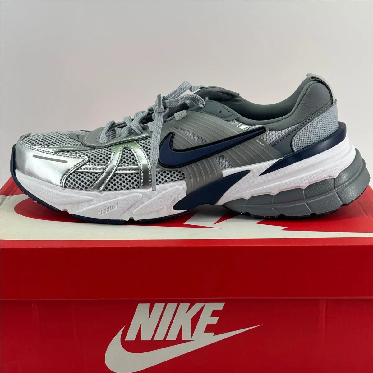 V2K Run Mens 9 Wolf Grey Midnight Navy Metallic HJ4497-002 Y2K Retro Runner by Nike