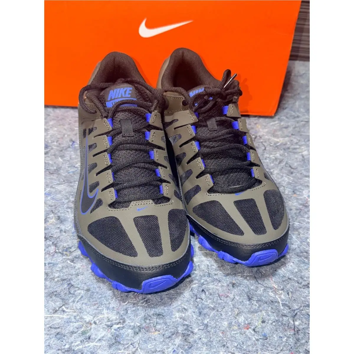 Reax 8 TR Mesh Mens Training Shoes Newsprint Black Racer Blue 621716-012 9 by Nike
