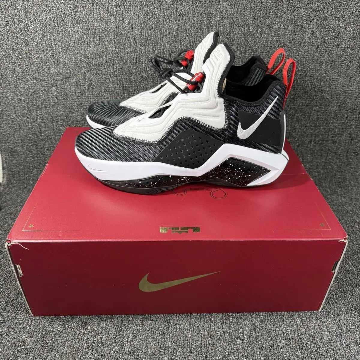 Lebron Solider 14 Basketball Shoes Mens Size 10 Black White Red CK6024-002 by Nike