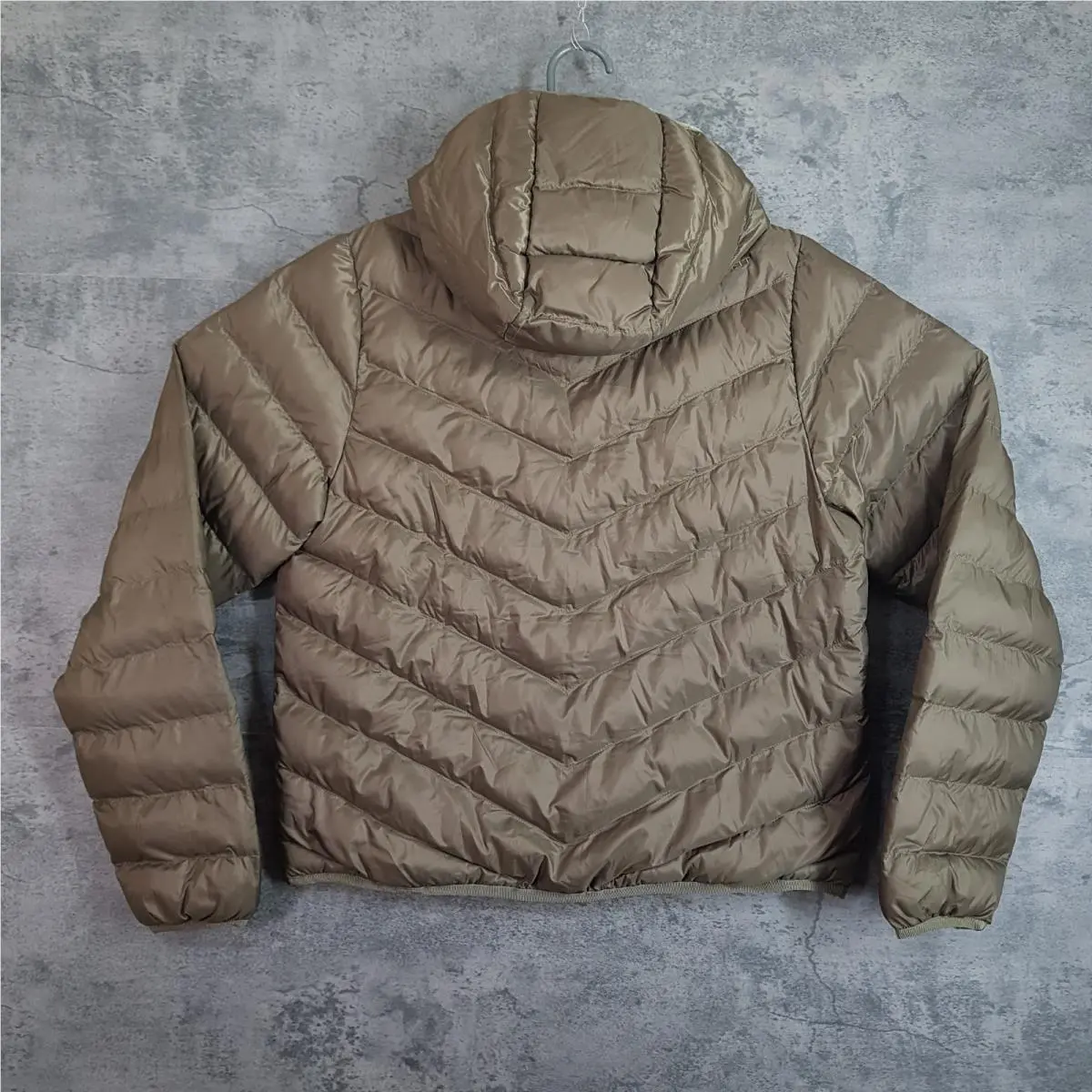 Nike clothing - Green (UPC: 0198482165895) 0