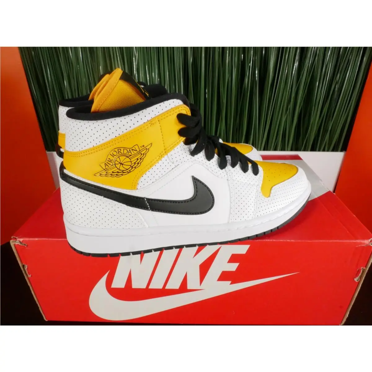 Nike shoes - Air Jordan 1 Mid - Air Mid - White 4