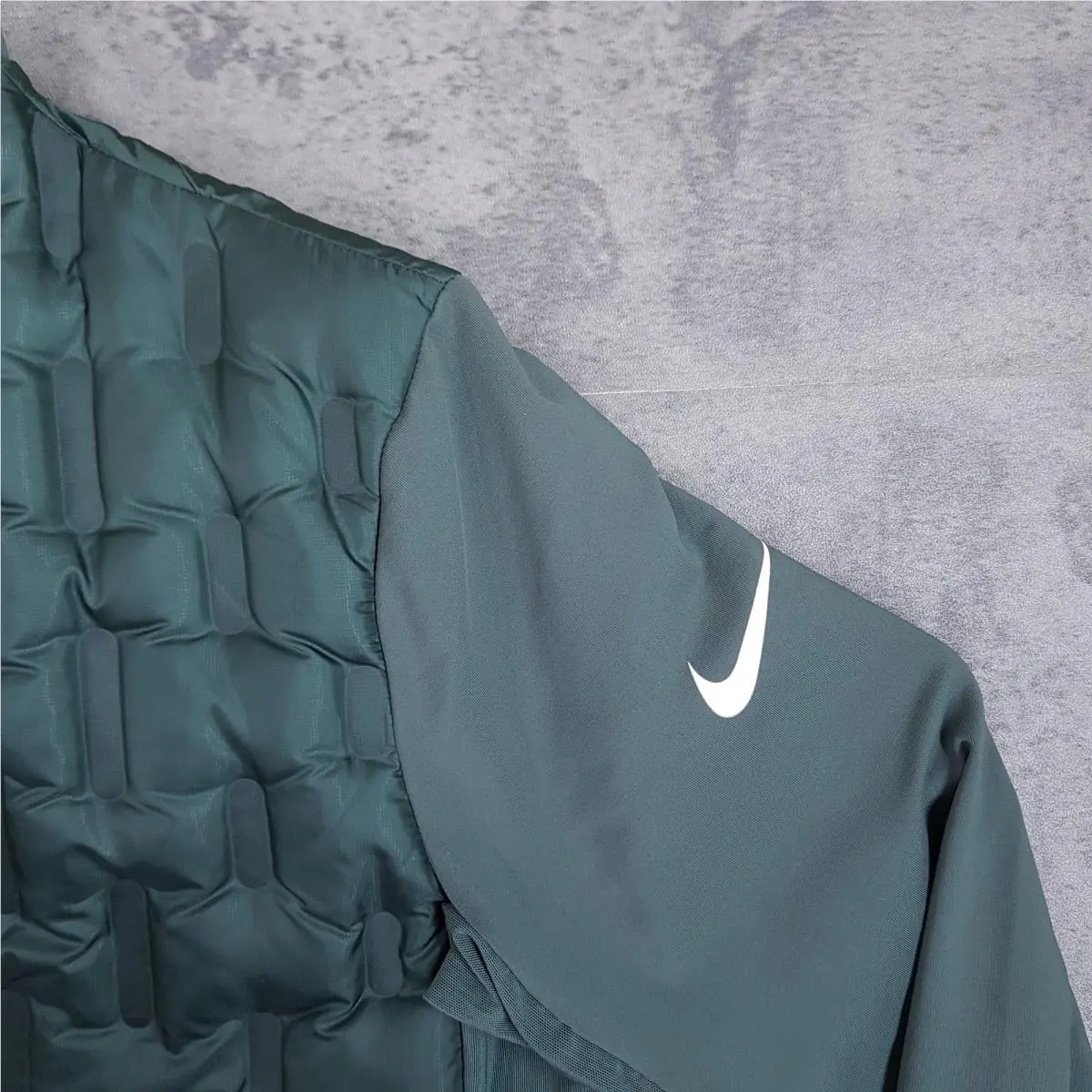 Nike clothing - Nike AeroLoft - AeroLoft - Green 2