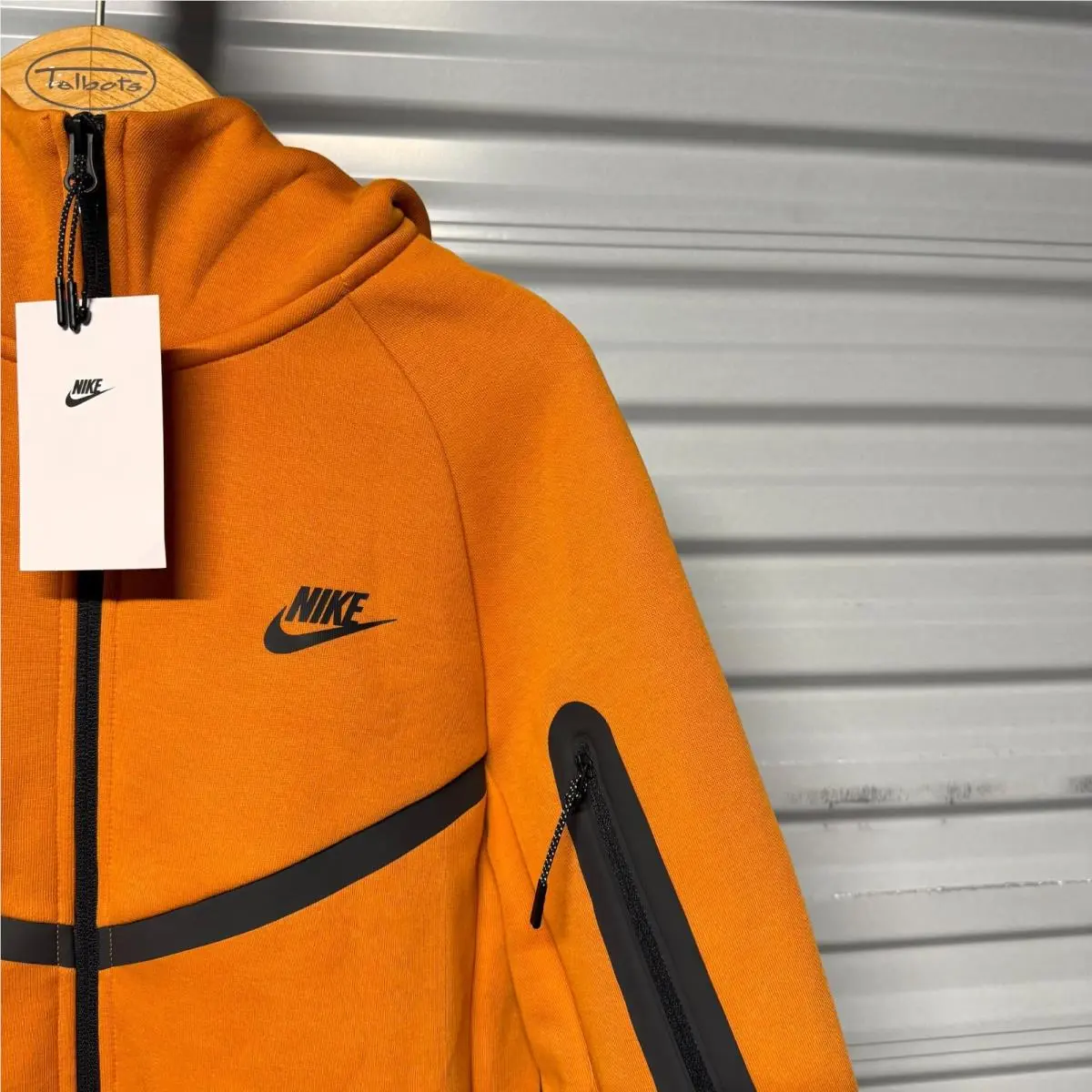 Nike clothing - Orange (UPC: 197863219721) 2