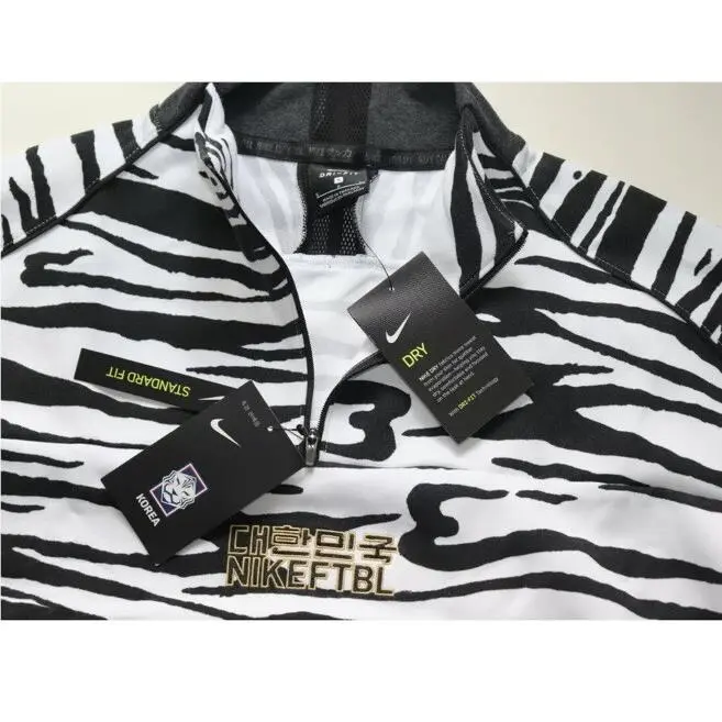 Nike clothing - White | Black (UPC: 193659637465) 3