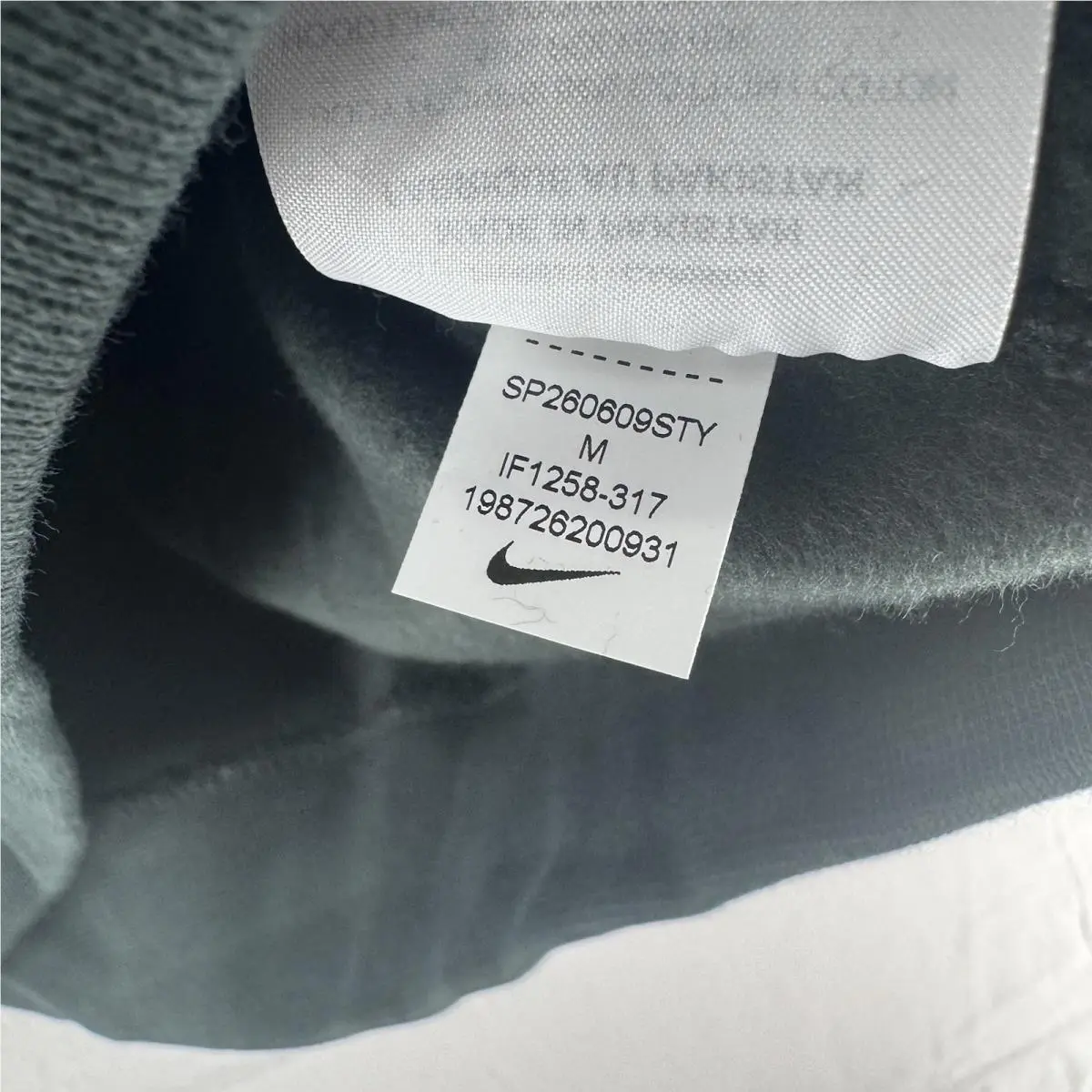 Nike clothing - Green (UPC: 0198726200931) 4