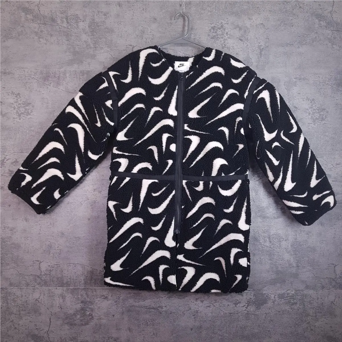 Therma-fit High Pile Swoosh Jacket Womens Medium Black White FV8025-010 by Nike