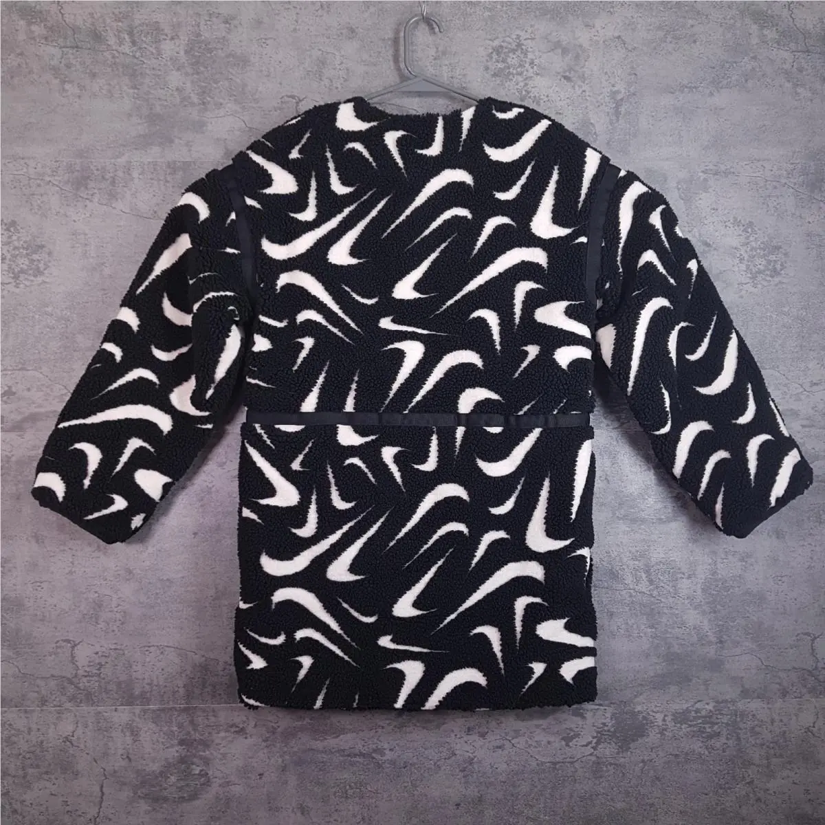 Nike clothing - Black (UPC: 0197596384758) 0