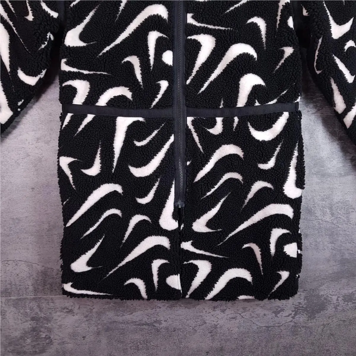 Nike clothing - Black (UPC: 0197596384758) 1