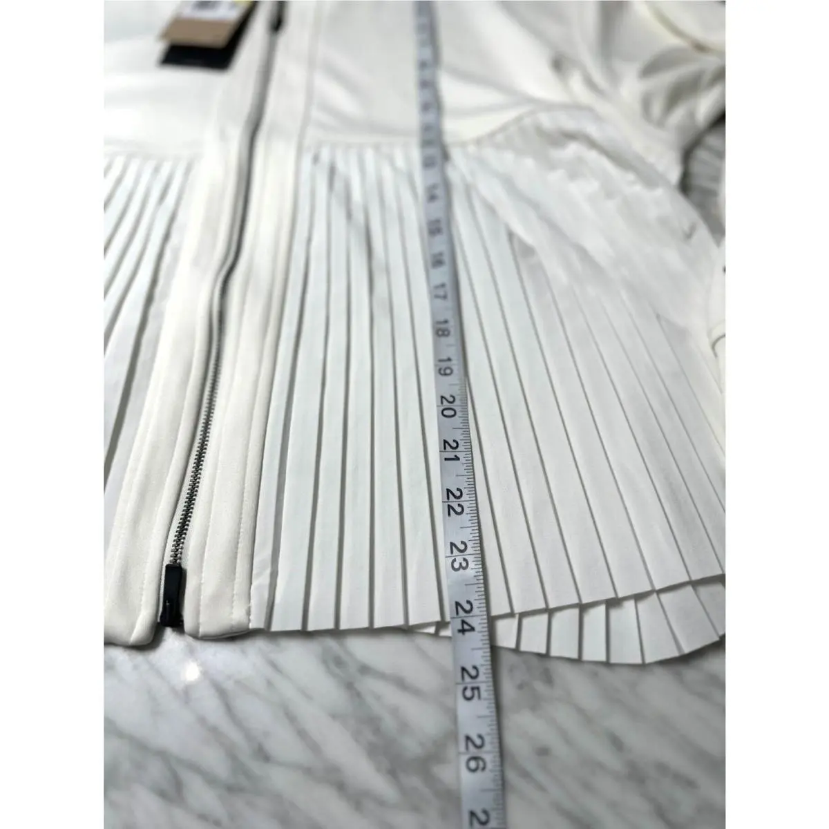 Nike clothing - White (UPC: 198487093216) 2