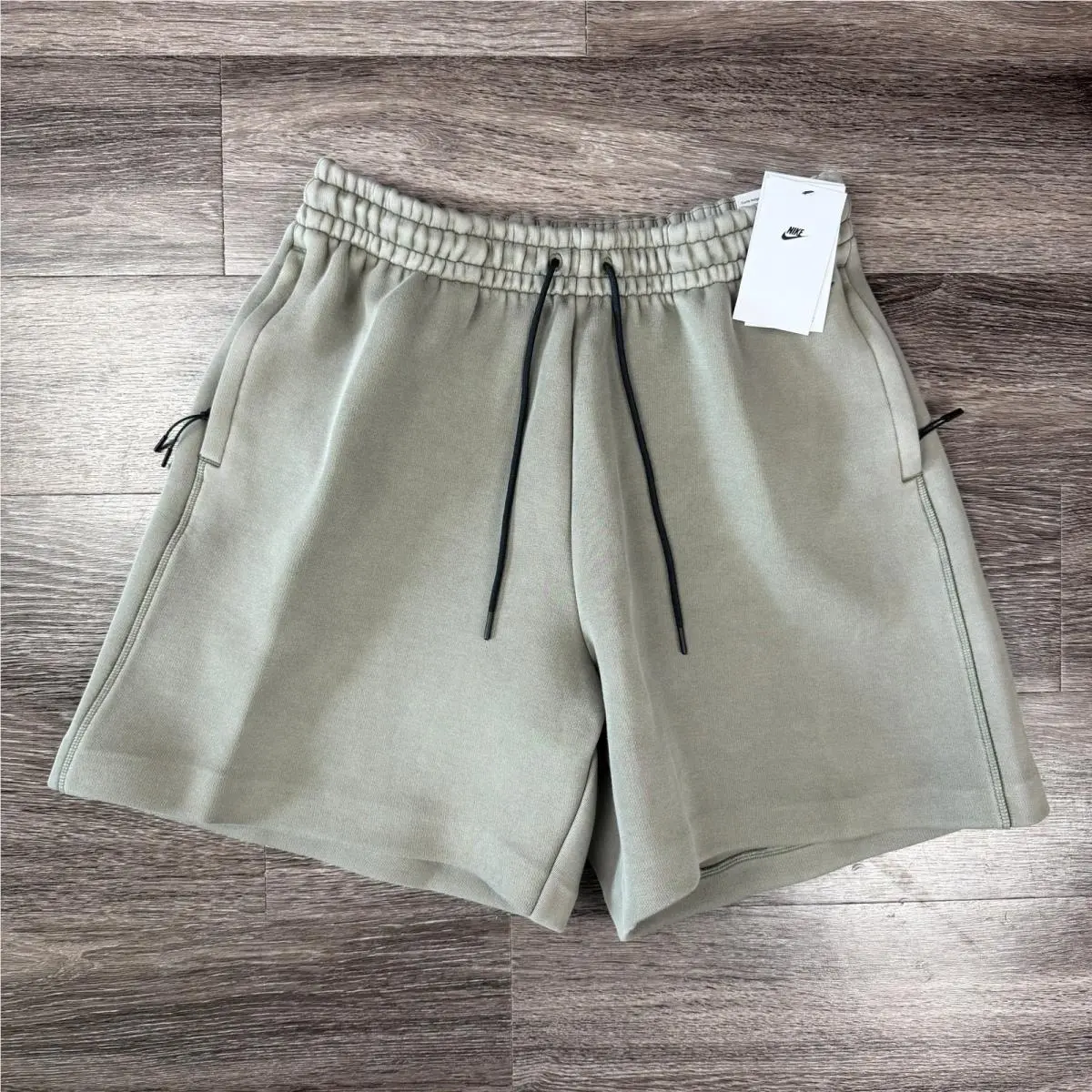 Nike Tech Men`s Medium Fleece Shorts Heavyweight Light Army Green HJ0692-320